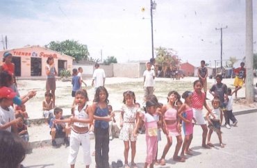 TRABAJO INTERGENERACIONAL ENTRE JOVENES Y NIÑOS