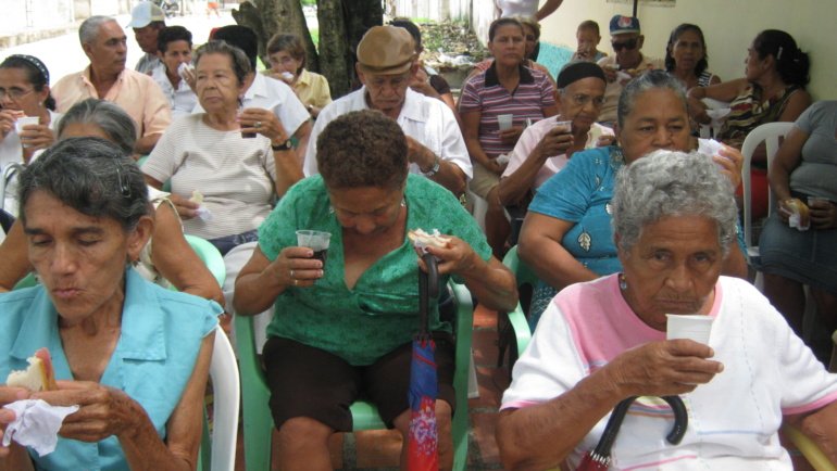 TRABAJO INTERGENERACIONAL ENTRE JOVENES Y ADULTOS MAYOR